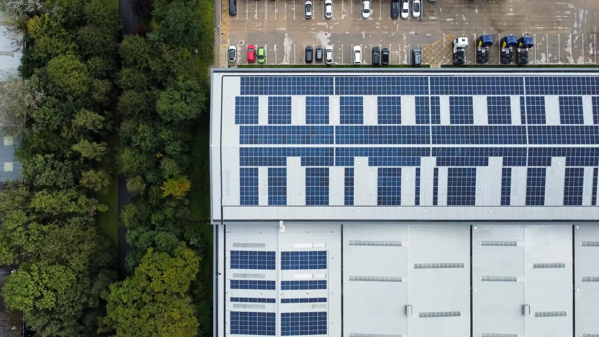 Aerial view of a warehouse with solar panels