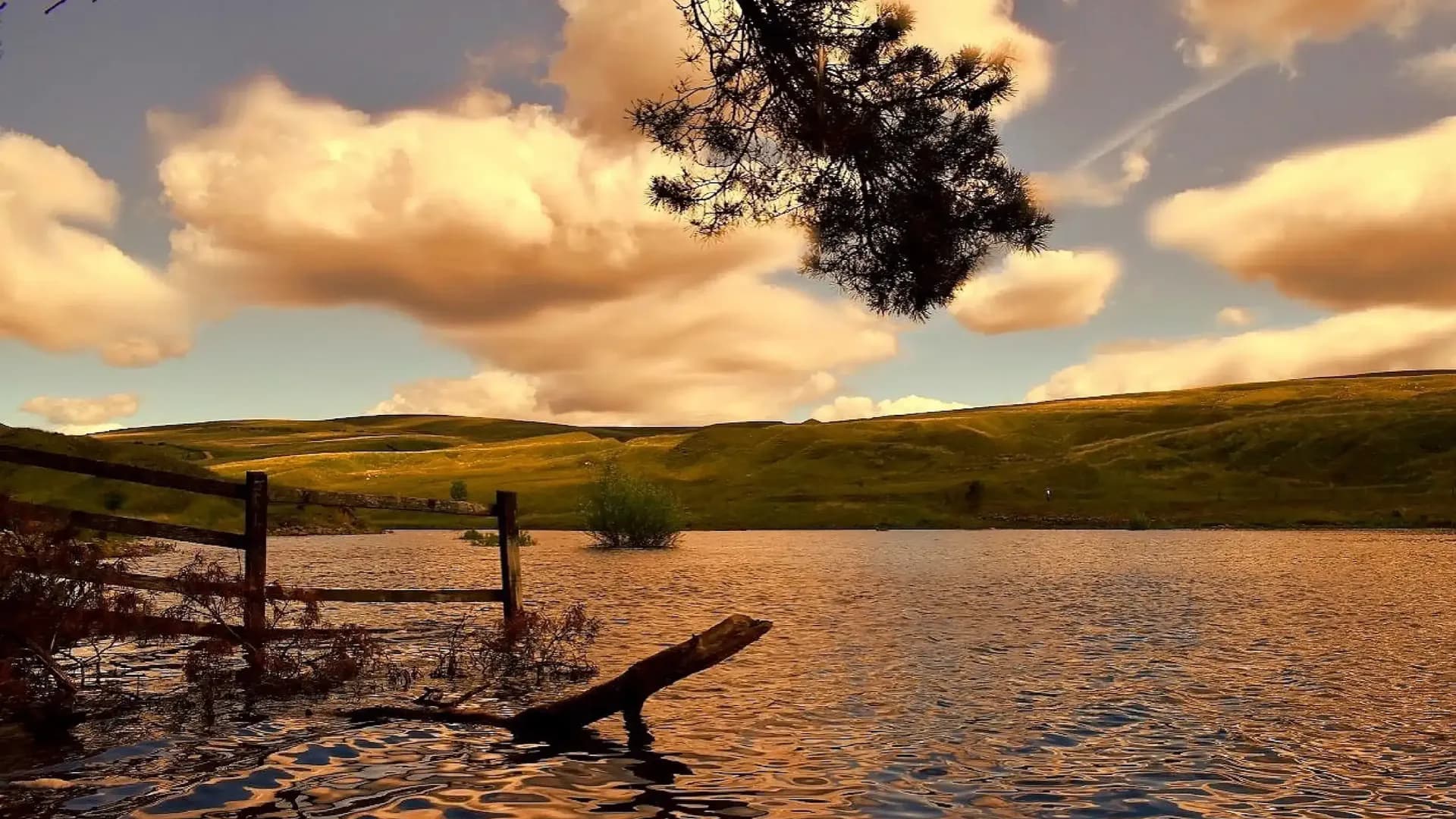 Worsthorne with Hurstwood lake